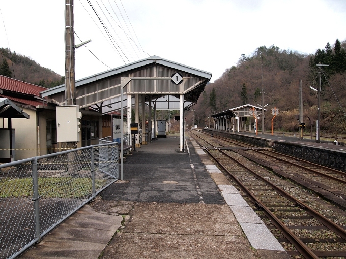 芸備線の駅舎①_f0116479_17145072.jpg