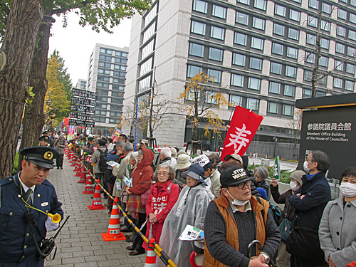 安倍政権の暴走止めよう！自衛隊は戦地に行くな！１１・１９国会議員会館前行動_a0188487_9455452.jpg