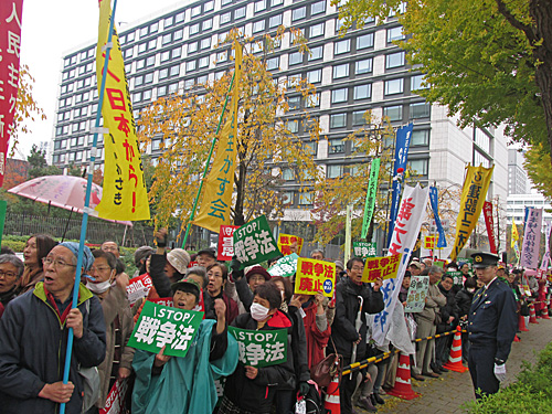 安倍政権の暴走止めよう！自衛隊は戦地に行くな！１１・１９国会議員会館前行動_a0188487_946482.jpg