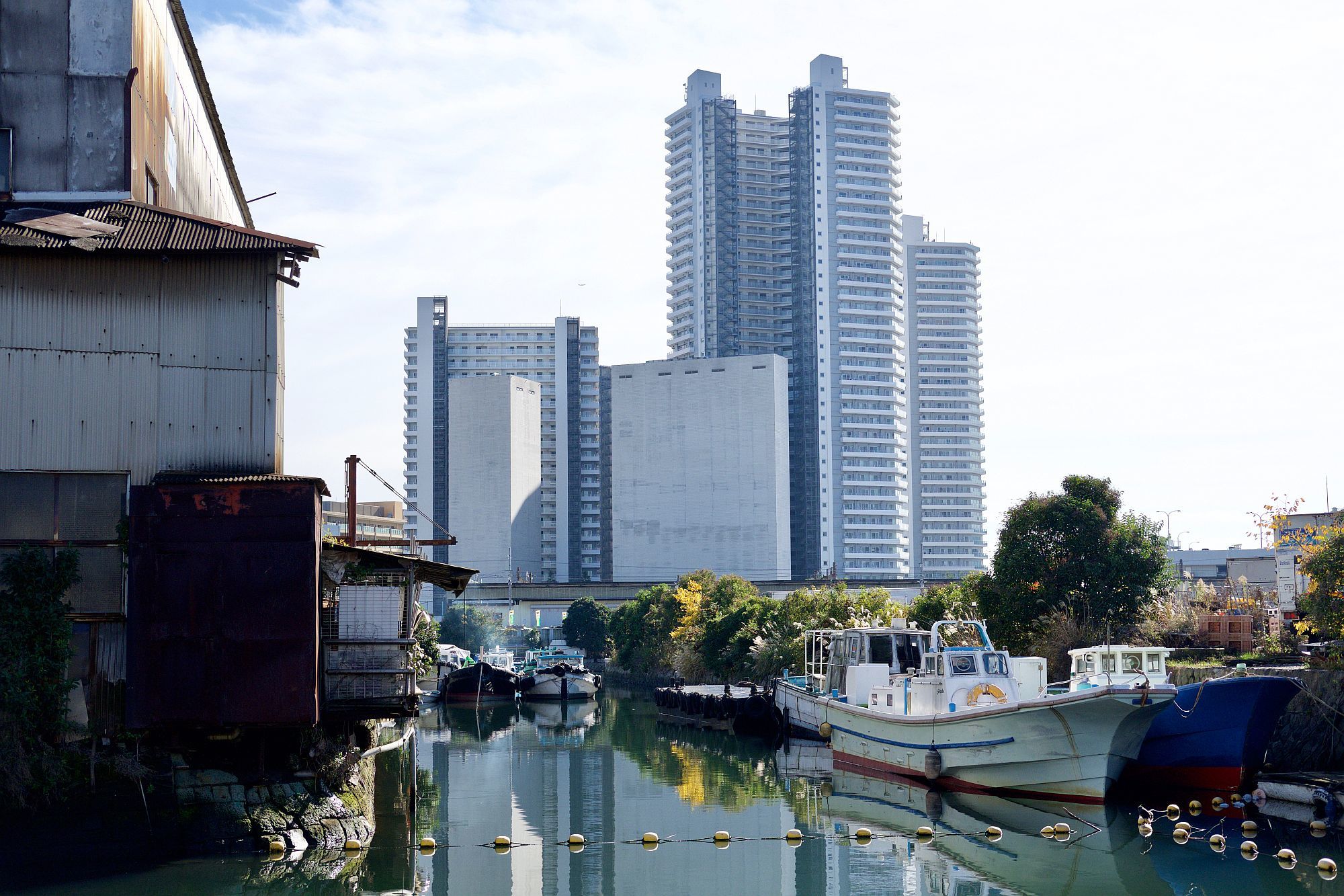 横浜 街角スナップ　東神奈川 - 横浜駅東口　2016.11.25_b0212342_11174989.jpg