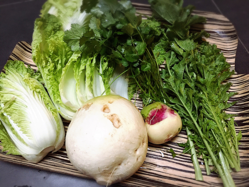 シェア畑で獲れた虫食い野菜も 綺麗な野菜料理に変身 Coucou A Table クク アターブル