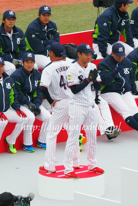 ファン感謝デー「尻相撲ガチ対決」投手編フォト、古野正人投手が決勝進出！_e0222575_9335831.jpg