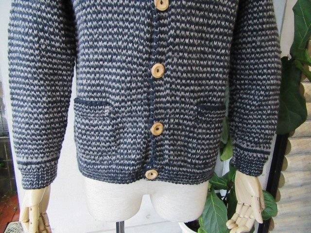 もう1色の雪柄 ・・・ INVERALLAN SNOW FLAKE カーデ(別注色)!★!_d0152280_817122.jpg