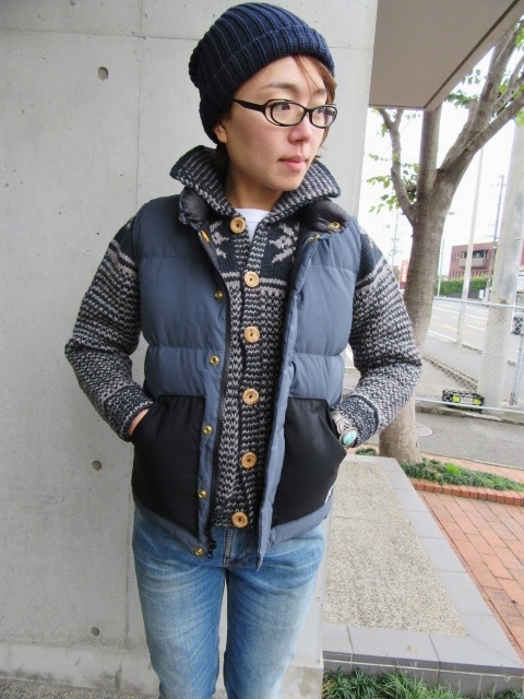 もう1色の雪柄 ・・・ INVERALLAN SNOW FLAKE カーデ(別注色)!★!_d0152280_8392490.jpg