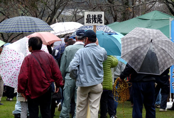 雨の収穫祭盛大に_b0145296_14312051.jpg