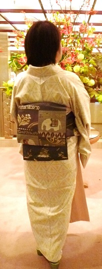 8周年・牛首紬に三眠蚕糸の象の帯・着物で集う園遊会_f0181251_18292379.jpg