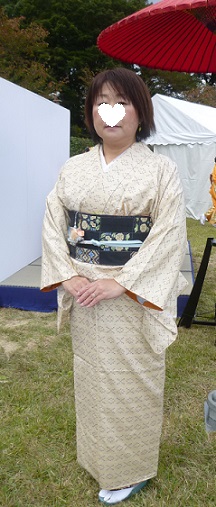 8周年・牛首紬に三眠蚕糸の象の帯・着物で集う園遊会_f0181251_1842710.jpg