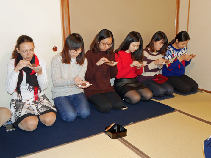 古都の紅葉を堪能！一橋大学留学生第６回鎌倉招待ツアー_c0014967_11161438.jpg