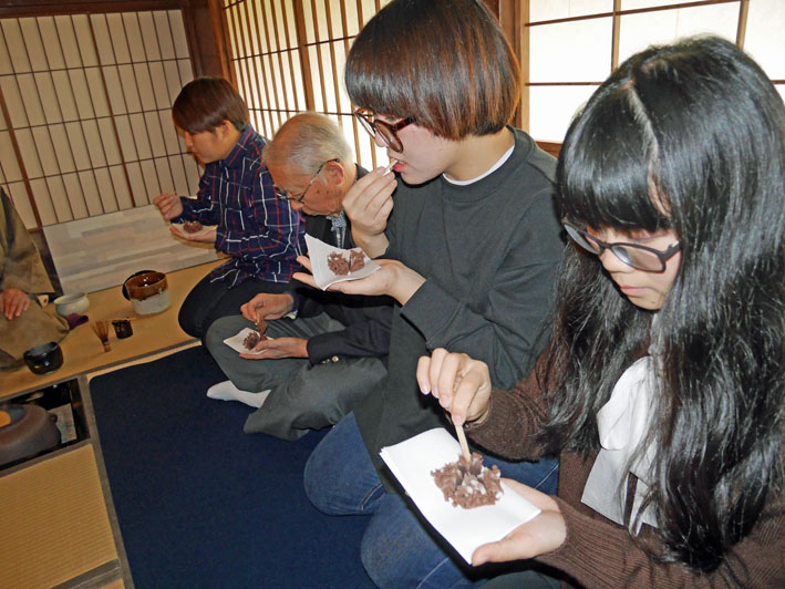 古都の紅葉を堪能！一橋大学留学生第６回鎌倉招待ツアー_c0014967_11162298.jpg