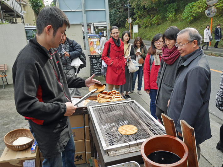 古都の紅葉を堪能！一橋大学留学生第６回鎌倉招待ツアー_c0014967_11164152.jpg