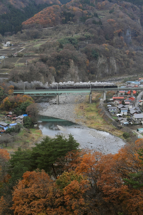 紅葉の鉄橋に白煙ひいて - 2016年晩秋・上越線 - _b0190710_22564617.jpg