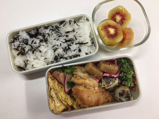 鮭フライ弁当_b0075817_8483759.jpg