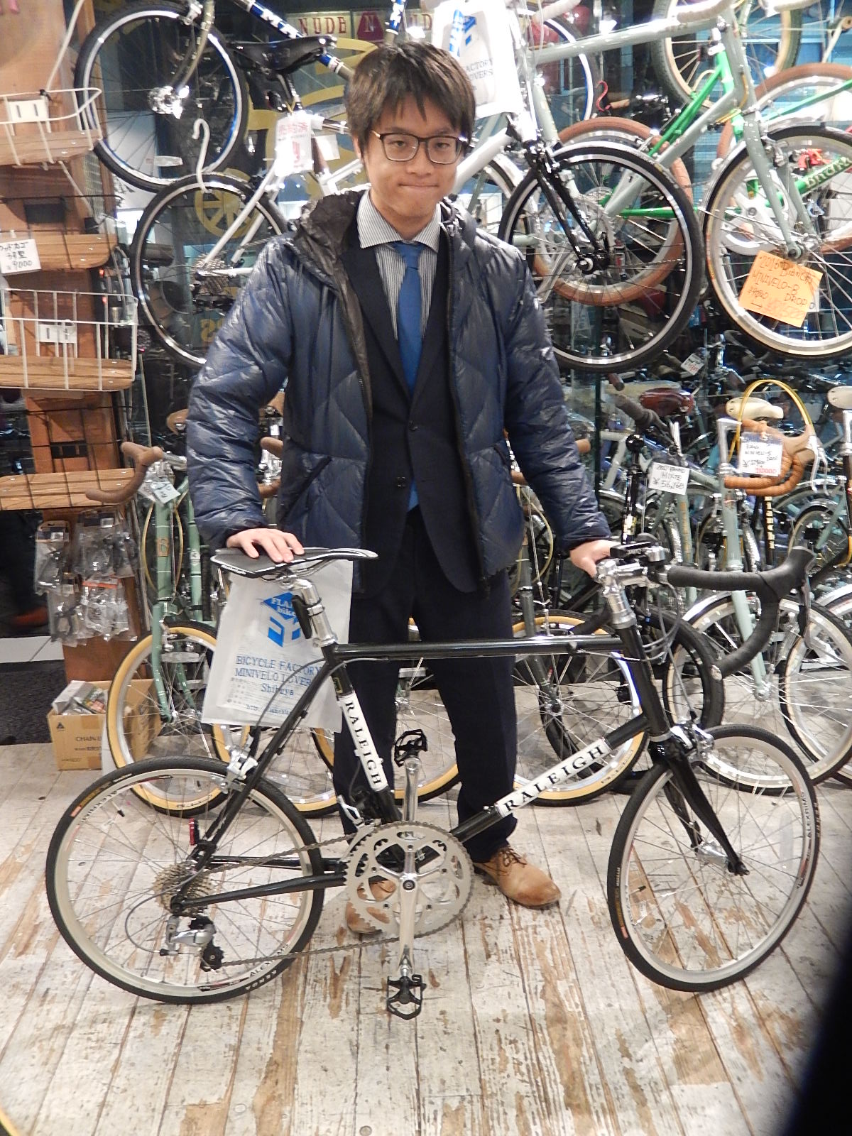 11月29日 渋谷 原宿 の自転車屋 FLAME bike前です_e0188759_1945984.jpg