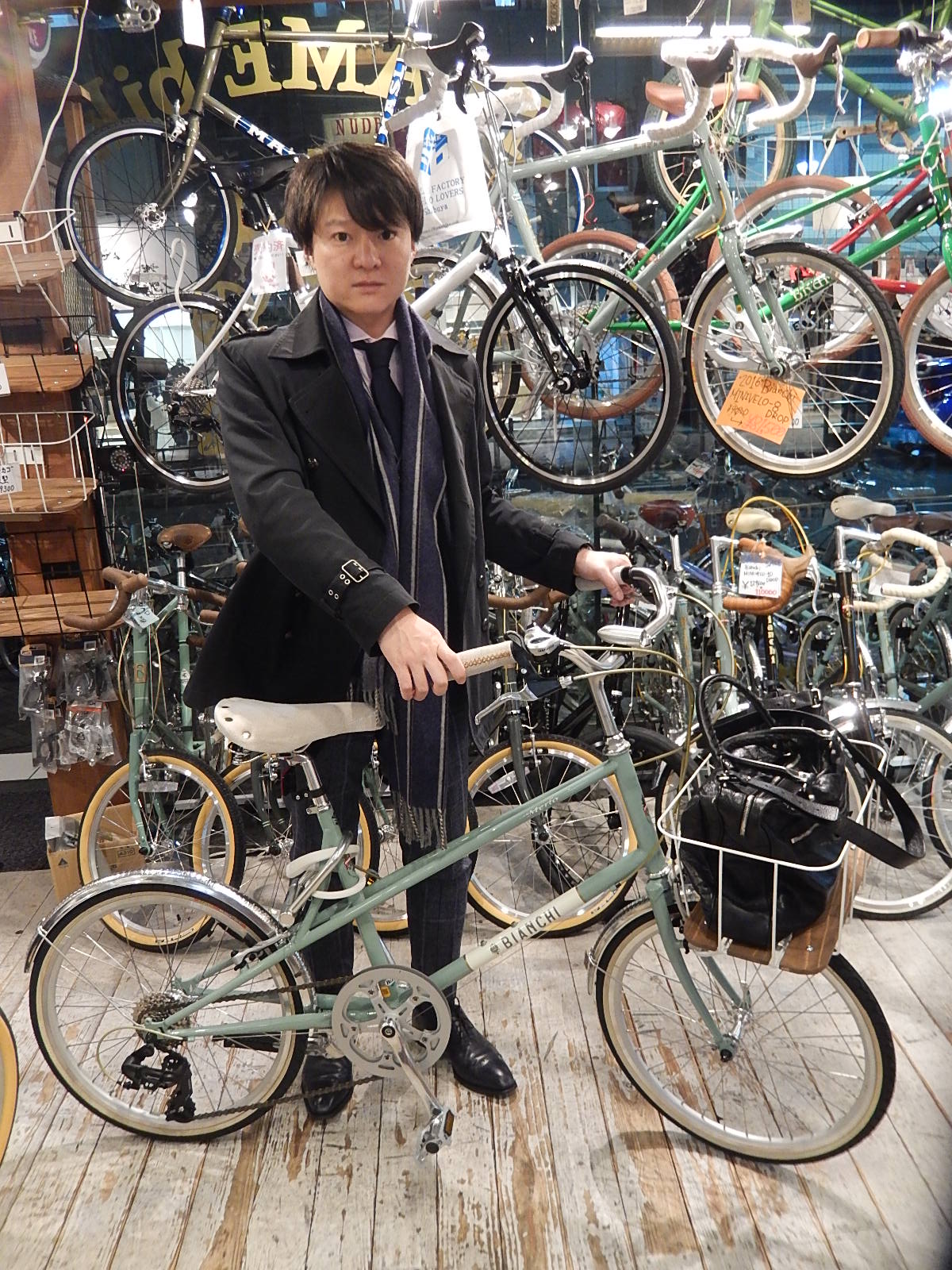 11月29日 渋谷 原宿 の自転車屋 FLAME bike前です_e0188759_1975216.jpg