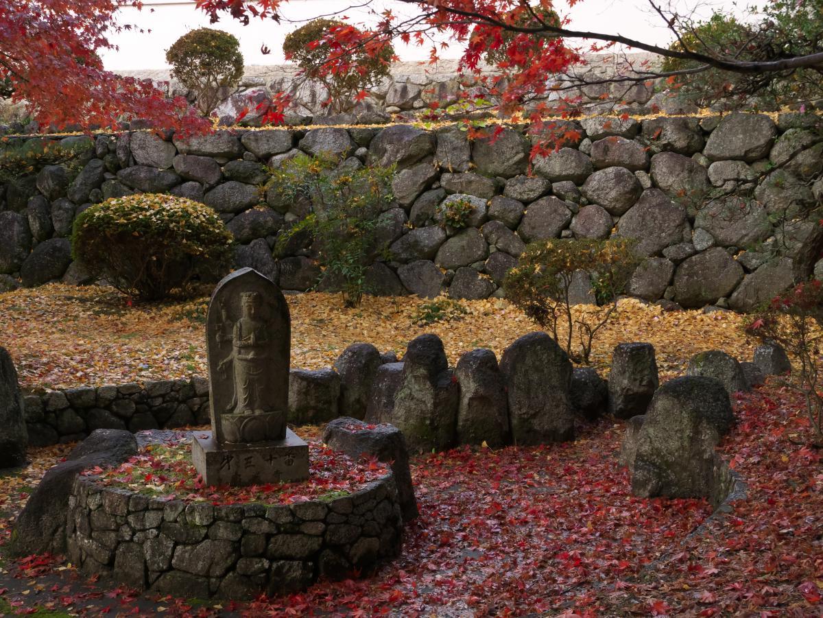 　九品寺　濡れ散紅葉 (2)_b0161171_15392187.jpg