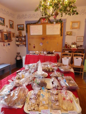 Blue Winds TearoomのChristmas Bake Sale_c0353373_00553871.jpg