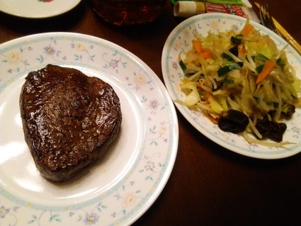 晩ごはんは、野菜とニク!!(一応ダイエットメニュー!?)_c0212604_226382.jpg