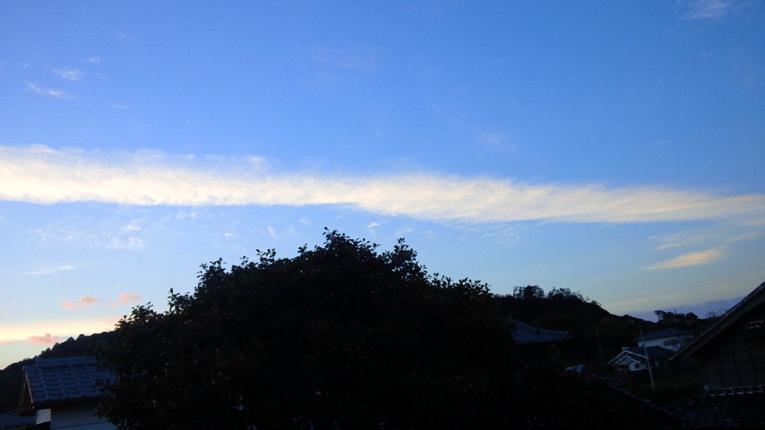 今朝の地震雲：非常に珍しいことに今朝和歌山の方角に「地震雲」があった？_a0348309_712871.jpg