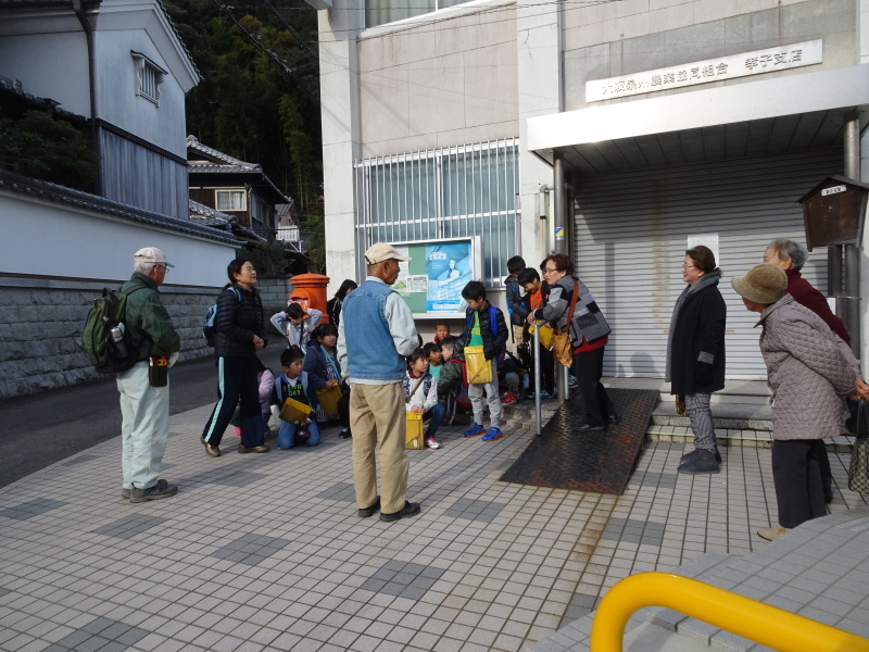 多奈川小学校3年生「孝子の森探検」・・・孝子の森_c0108460_22203876.jpg