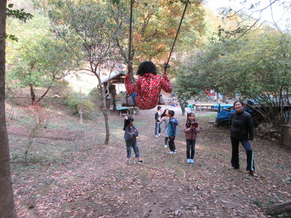 多奈川小学校3年生社会見学:孝子の森 by (ナベサダ)_f0053885_2043285.jpg