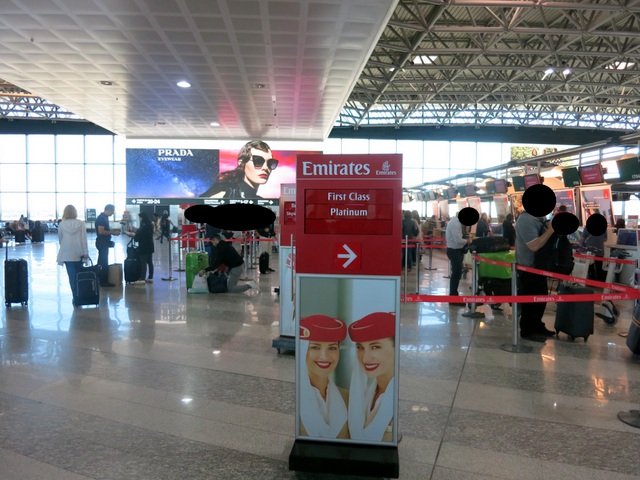マルペンサ エミレーツ航空チェックインカウンター Attenti A Umekichi