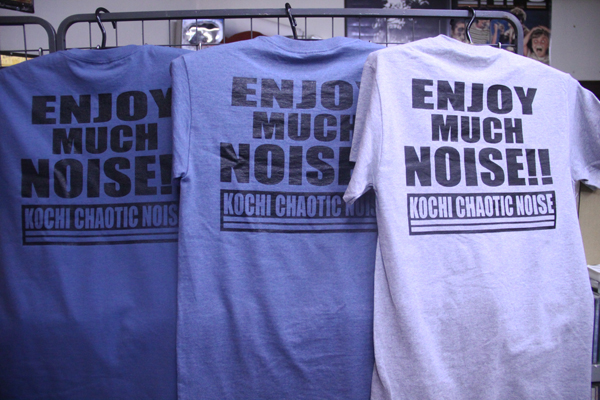 \"CHAOTIC NOISE\"10周年記念バトルTシャツでドーーーン!!_f0004730_15402075.jpg