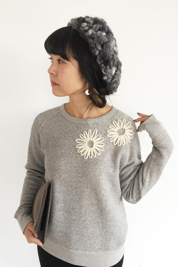 ガーベラ刺繍　スウェットカットソー (1831)_e0104046_1185261.jpg