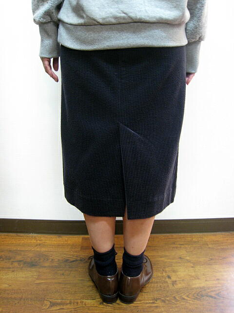 ｃｌｏｃｈｅ （ クロッシェ ）　コーデュロイタイトスカート　ＮＡＶＹ　_a0089359_14235044.jpg