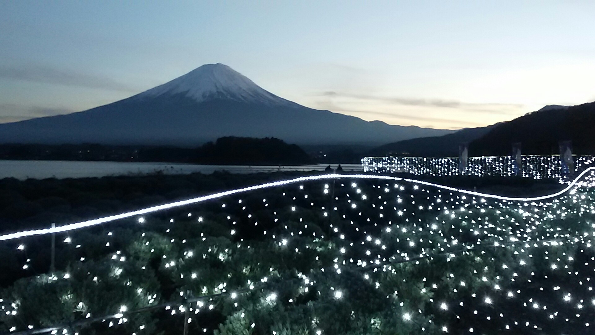 富士山とイルミネーションが綺麗_c0156371_19151724.jpg