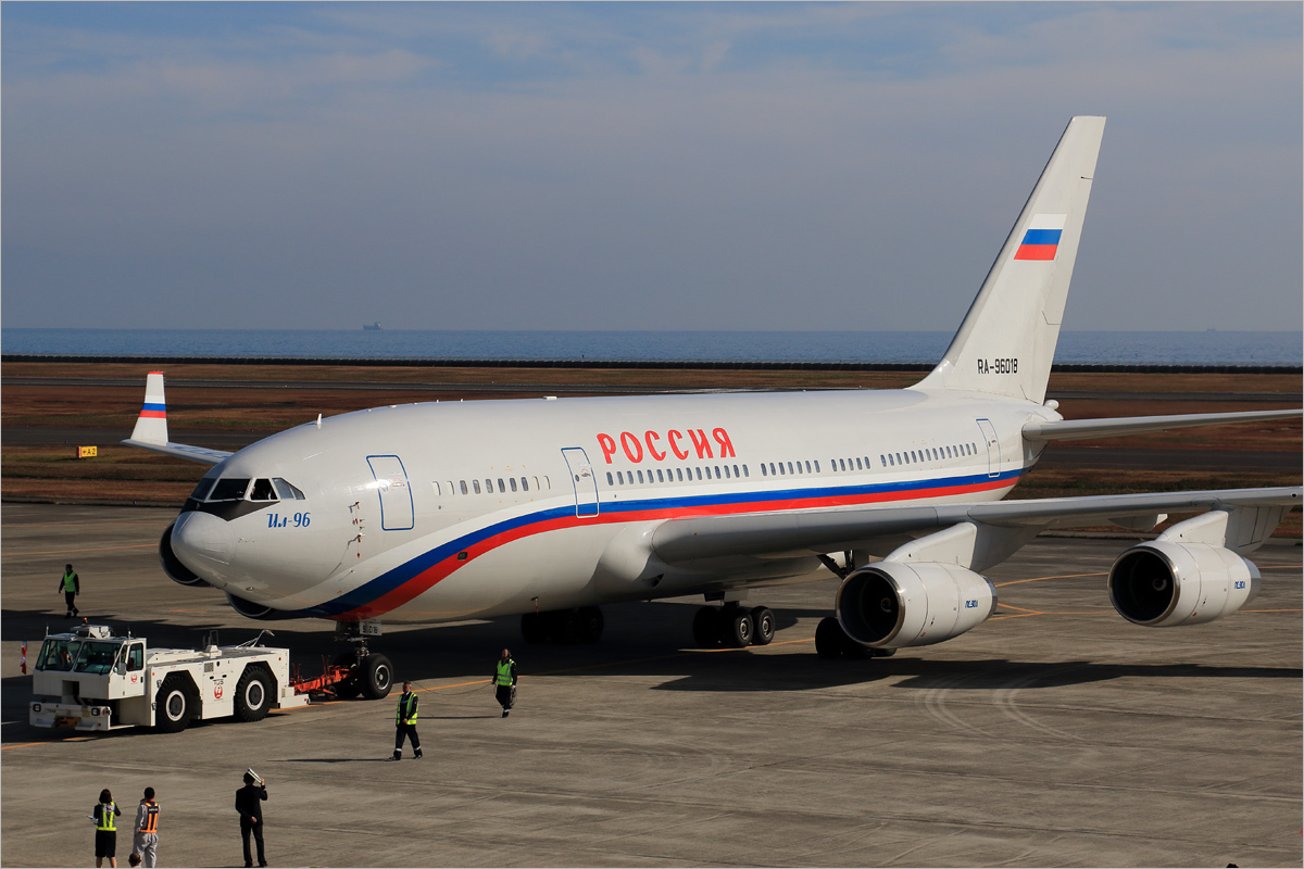 IL-96、現る <1> - 山口宇部空港_c0308259_20401872.jpg