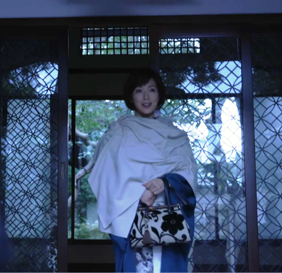 女優 若村麻由美さん出演のドラマ衣装にJOJO reticule バンブーバッグが登場!_b0115615_1450273.png