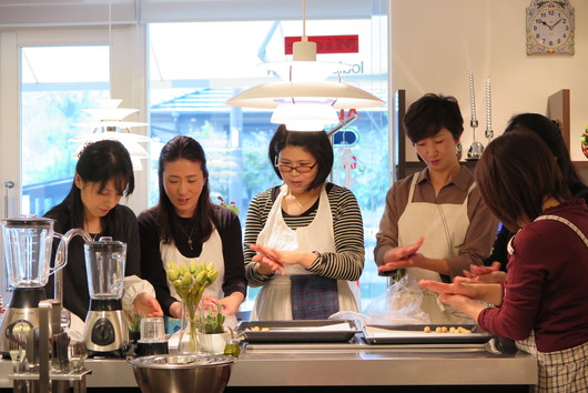 ★最新型のMiele電気オーブンを使った『Try Miele!』の模様です♪_c0156359_1784095.jpg