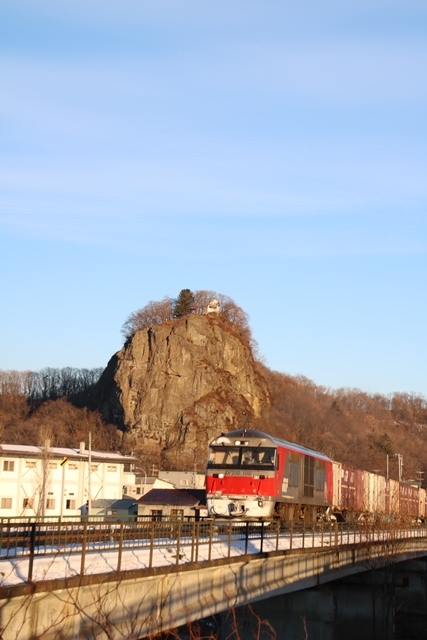 写真スポット絶景地を訪ねる旅@遠軽を訪ねる、貨物列車と「瞰望岩」、キャノンとカシオのカメラを愛用_d0181492_23153799.jpg