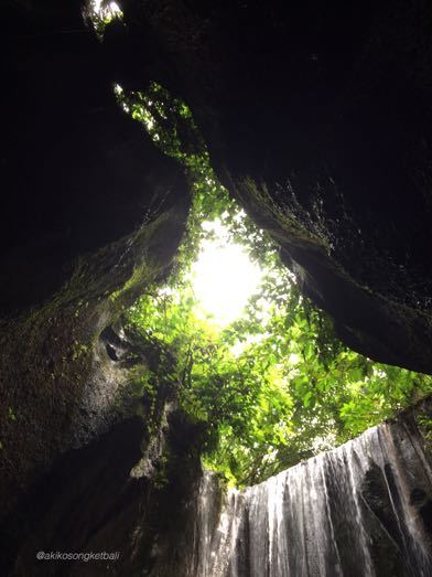 トゥカッ・チュプンの滝へ行ってみました。その２　\"Jalan2 ke Air Terjun Tukad Cepung II”_a0120328_18525797.jpg