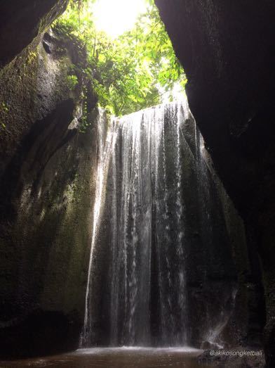 トゥカッ・チュプンの滝へ行ってみました。その２　\"Jalan2 ke Air Terjun Tukad Cepung II”_a0120328_18533192.jpg