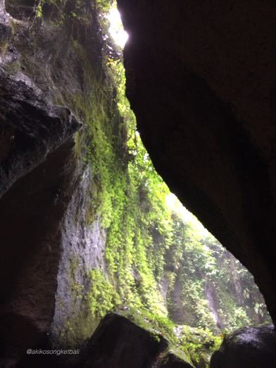 トゥカッ・チュプンの滝へ行ってみました。その２　\"Jalan2 ke Air Terjun Tukad Cepung II”_a0120328_18551208.jpg