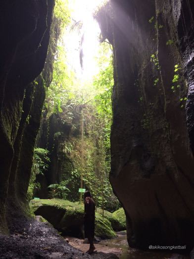 トゥカッ・チュプンの滝へ行ってみました。その3 \"Jalan2 ke Air Terjun Tukad Cepung III”_a0120328_18592157.jpg