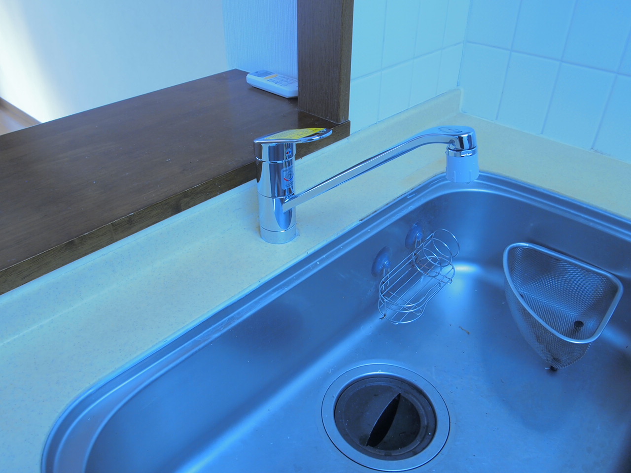 足立区T様邸システムキッチン用混合水栓交換します。_a0214329_16241086.jpg