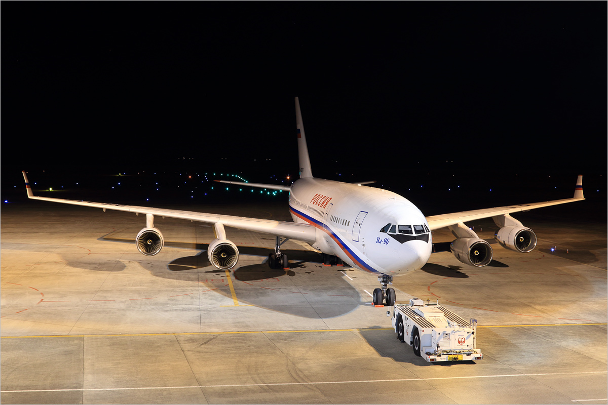 IL-96、現る <2> - 山口宇部空港_c0308259_22383256.jpg