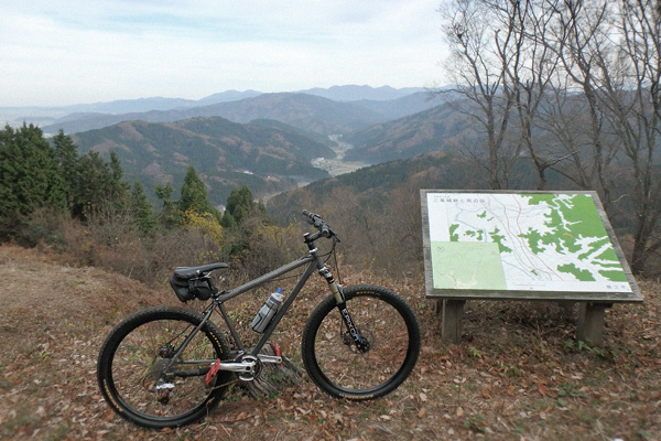 三峯城跡から一乗谷へMTB。_c0087773_19413581.jpg