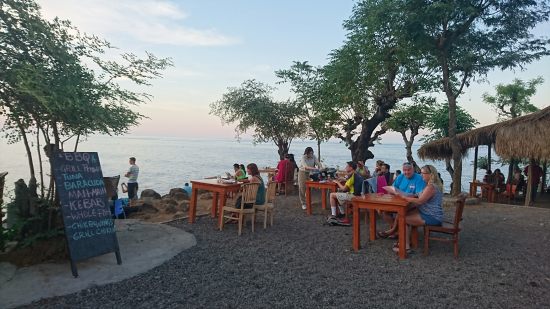 Waroeng Sunset Point で夕景鑑賞 @ Jemeluk, Amed (\'16年10月)_f0319208_2254565.jpg