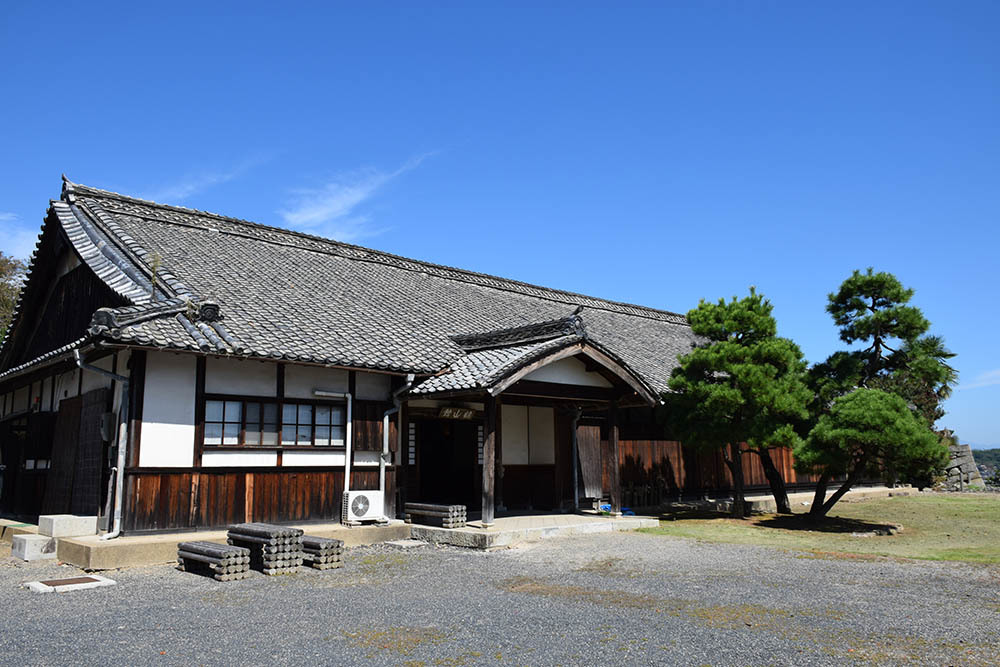 豪壮な石垣群の津山城登城記　その１　「城門～三の丸」_e0158128_16405413.jpg