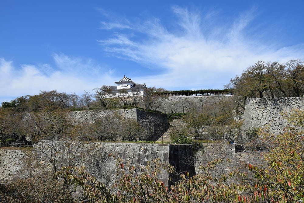 豪壮な石垣群の津山城登城記　その１　「城門～三の丸」_e0158128_16405838.jpg