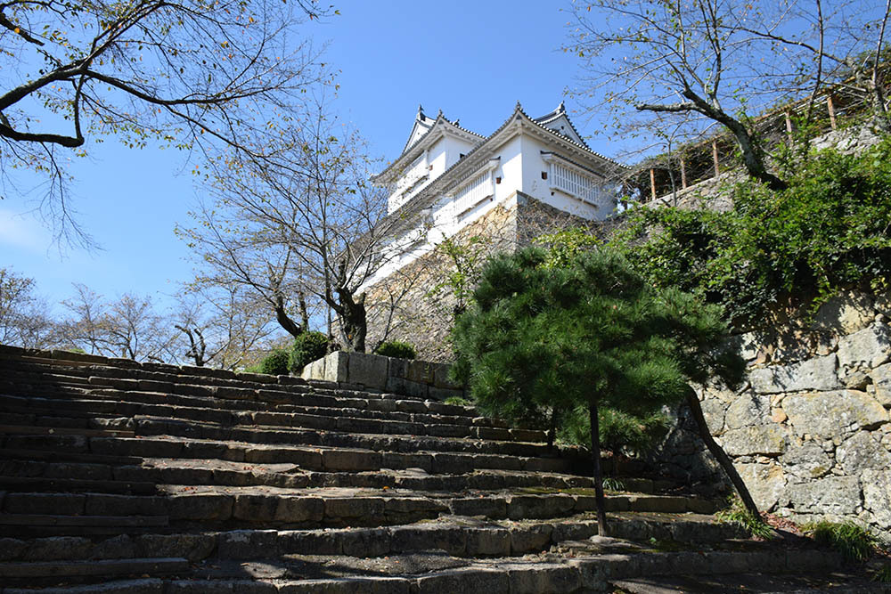 豪壮な石垣群の津山城登城記　その１　「城門～三の丸」_e0158128_16411369.jpg