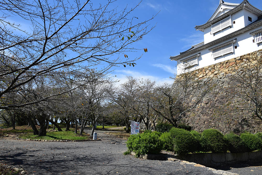 豪壮な石垣群の津山城登城記 その2 「二の丸」_e0158128_16521095.jpg