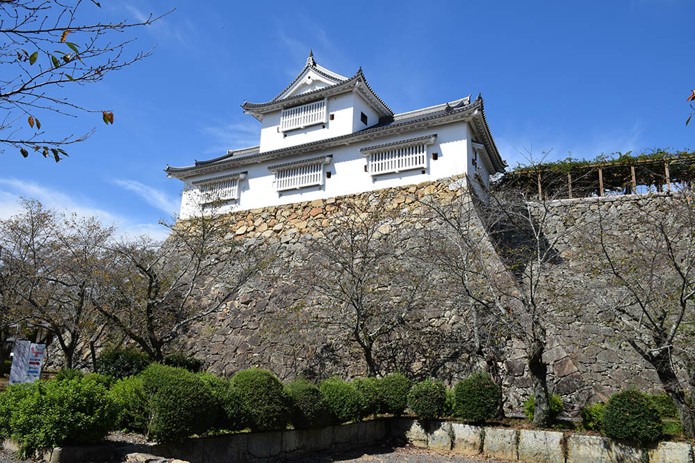 豪壮な石垣群の津山城登城記 その2 「二の丸」_e0158128_16552477.jpg