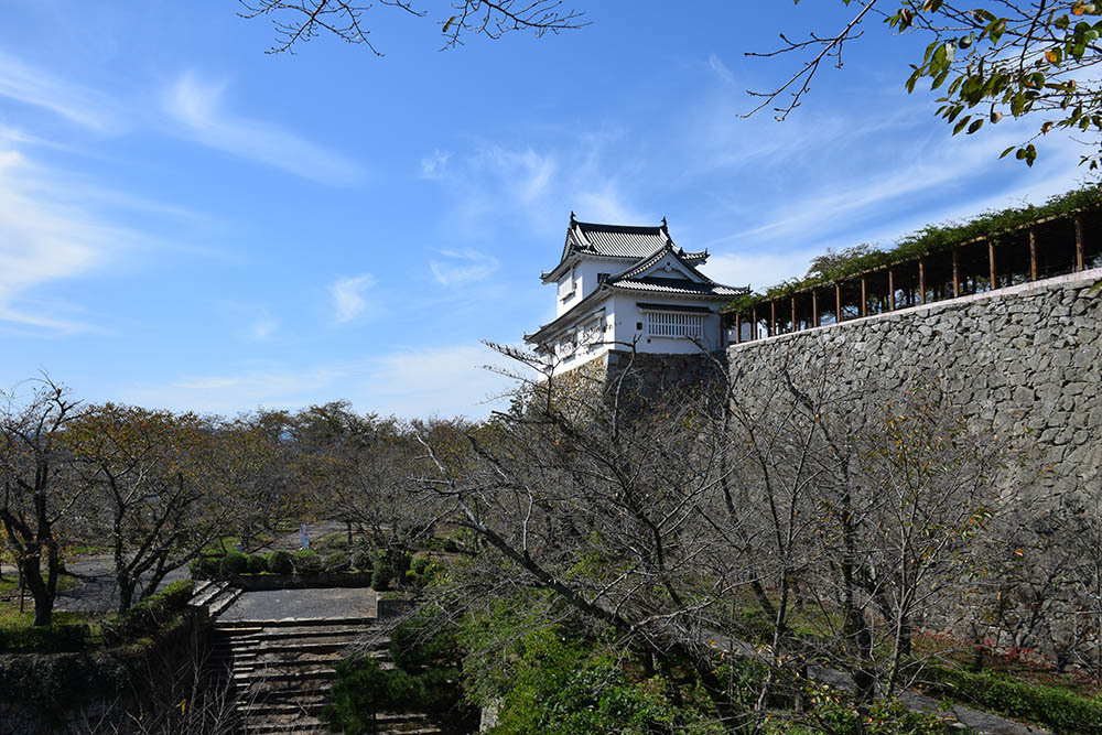 豪壮な石垣群の津山城登城記 その2 「二の丸」_e0158128_17043123.jpg