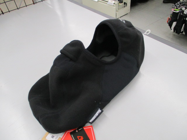 冷たい風から顔をガード!_d0198793_1829477.jpg