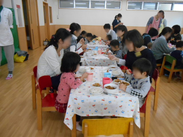 くま組 保育参観と給食懇談会_e0148419_1202941.jpg