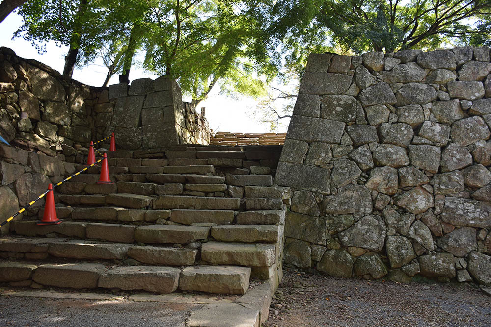 豪壮な石垣群の津山城登城記 その2 「二の丸」_e0158128_14281295.jpg